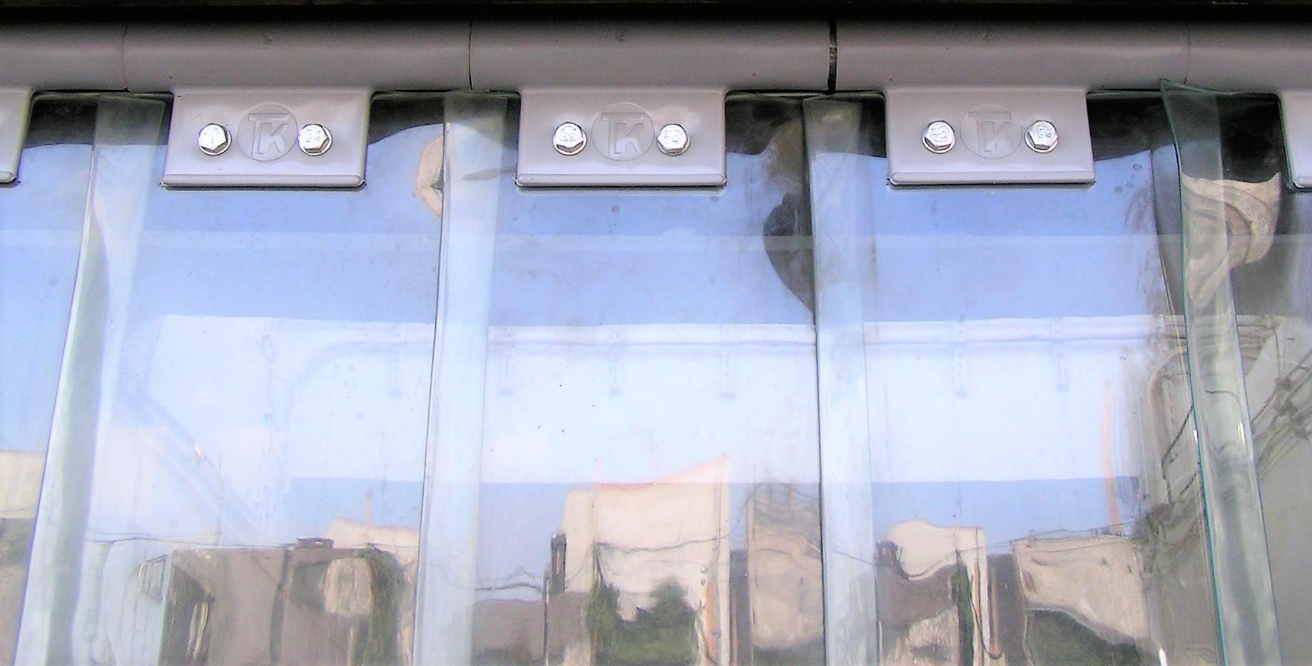 Ipari PVC függönyök: Energiamegtakarítás és porvédelem a modern raktárlogisztikában